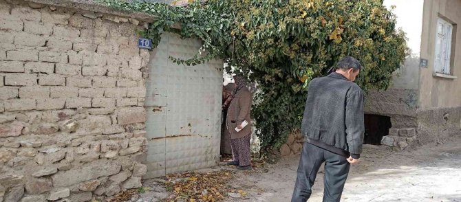 Yalnız Yaşadığı Evinde Ölü Bulundu