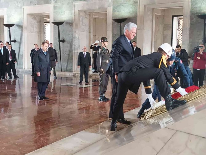 Küba Devlet Başkanı Bermudez, Anıtkabir’i Ziyaret Etti
