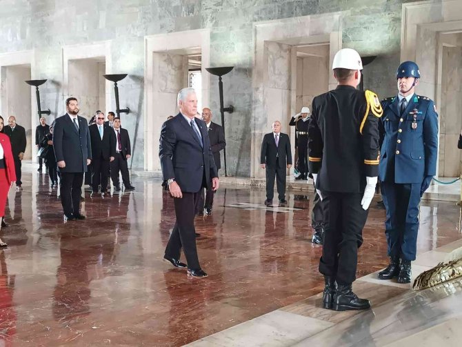 Küba Devlet Başkanı Bermudez, Anıtkabir’i Ziyaret Etti