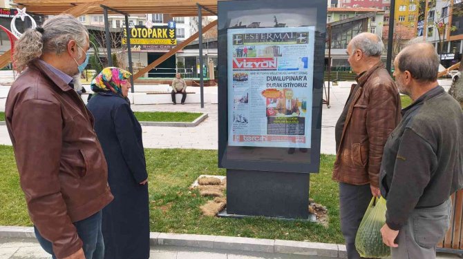 Kütahya’da Yayın Yapan Gazetelerin Birinci Sayfalarının Yer Aldığı Dijital Panoya İlgi