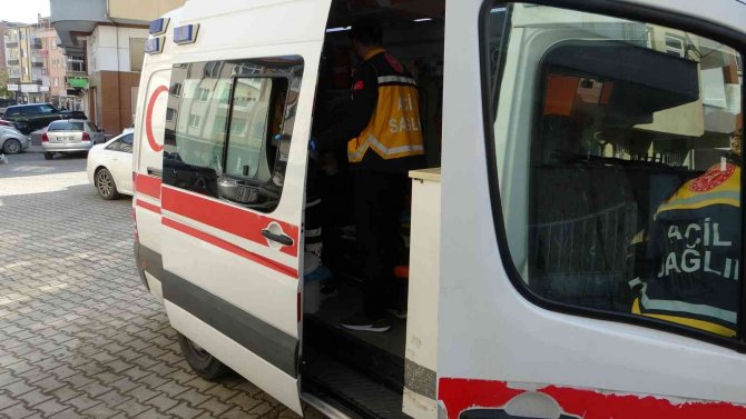 Kedileri Kovalarken Balkonda Düştü