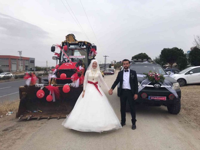 Kepçeyle Gelin Alma Merasimi Görenleri Şaşırttı