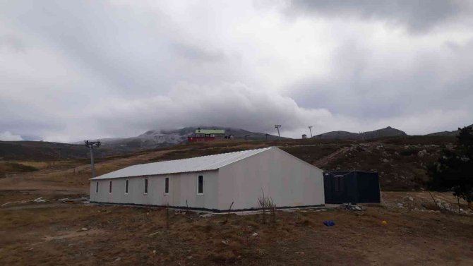 Uludağ’ın Zirvesi Beyaza Büründü