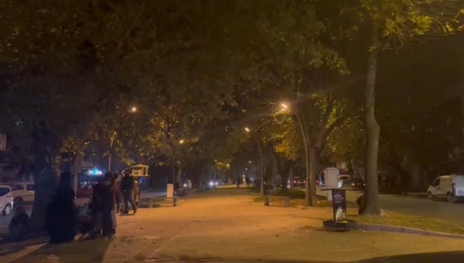 Sakarya’da Deprem Anı Güvenlik Kamerasına Yansıdı
