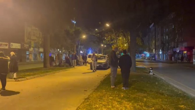 Sakarya’da Deprem Anı Güvenlik Kamerasına Yansıdı