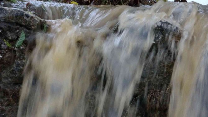 Muğla’da Şiddetli Yağış Bazı Cadde Ve Sokakları Sular Altında Bıraktı