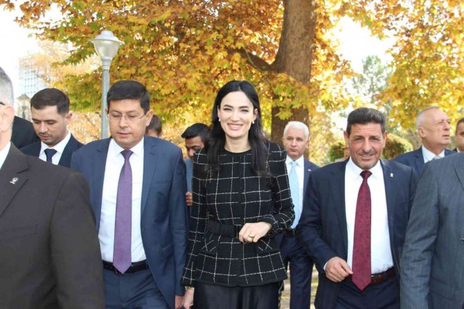 İ̇yi̇ Partili Başkan Özcan, Ak Parti Saflarında