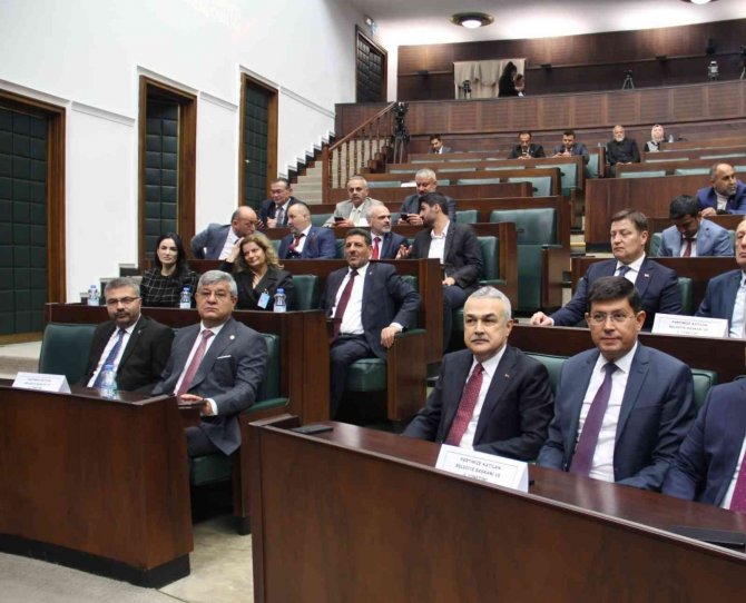 İ̇yi̇ Partili Başkan Özcan, Ak Parti Saflarında