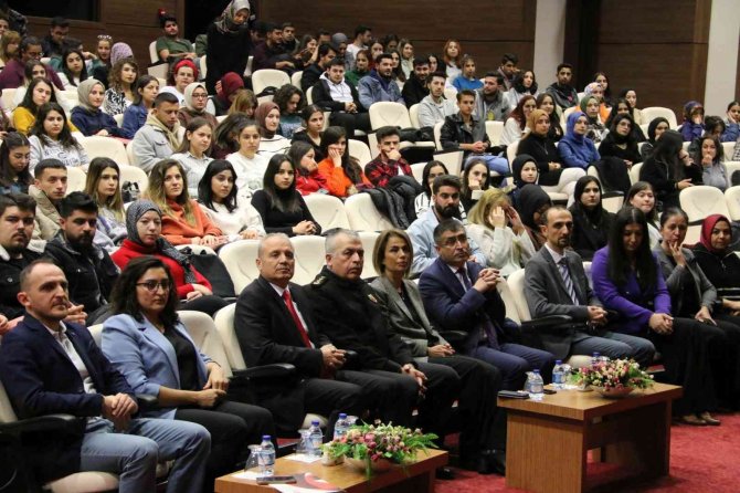 Doç. Dr. Zehra Çalışkan: “Şiddete Uğrayan Her 10 Kadından 1’i Hakkını Arıyor”