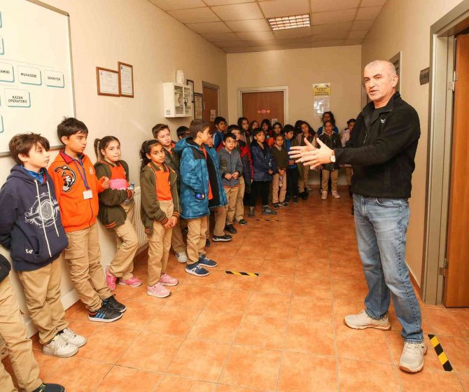 Öğrenciler Çevre Eğitimini Yerinde Alıyor