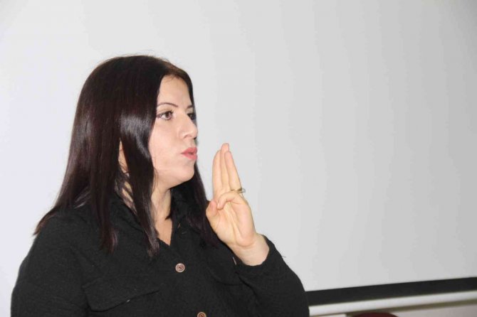 Türkiye’de İlk Defa İletişim Fakültesinde İşaret Dili Eğitimi Verildi