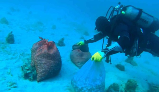 Çanakkale’de Kum Midyesi Avlayan 6 Kişiye 26 Bin 147 Tl Ceza Kesildi