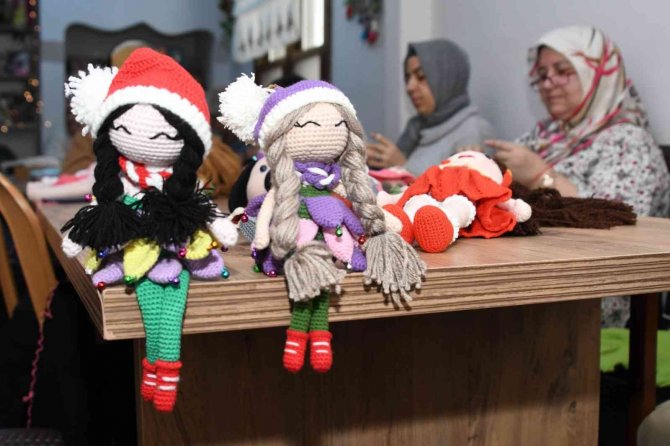 Kadınlar ‘Amigurumi Örgü Organik Bebek’ Üreterek Kazanıyor