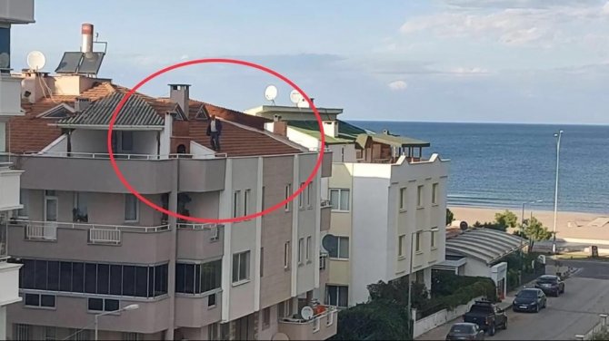 Çatıda Tehlikeli Yürüyüş