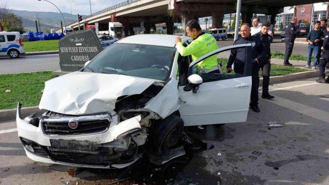 Motosikletli Kurye Kazada Hayatını Kaybetti