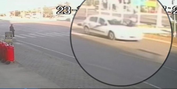 Otomobilin Çarptığı Yaşlı Kadın Havada Takla Attı