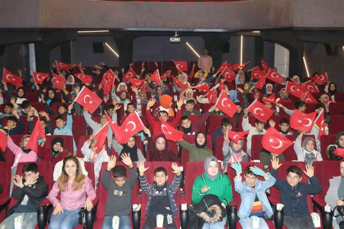 Şanlıurfalı Çocuklar ’Çanakkale Yolun Sonu’ Filmini İzledi