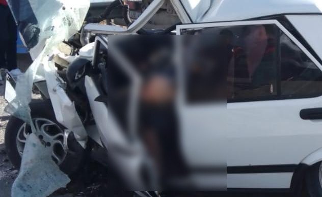 Isparta’da Otomobil Yol Süpürme Aracına Çarptı: 2 Ölü