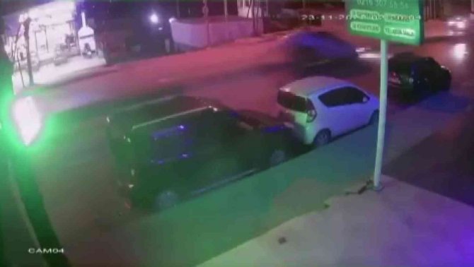 Pendik’te 1’i Ağır 2 Kişinin Yaralandığı Kaza Kamerada