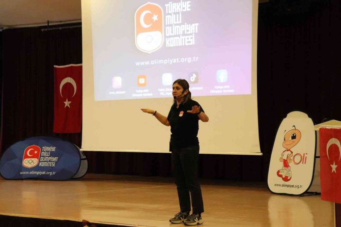 İ̇zmir’de Çocuklar Eğlenerek Spor Eğitimi Aldı