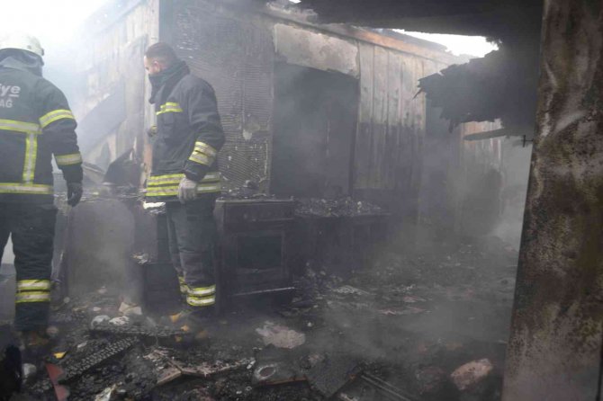 Çiftlik Evi Alev Alev Yandı