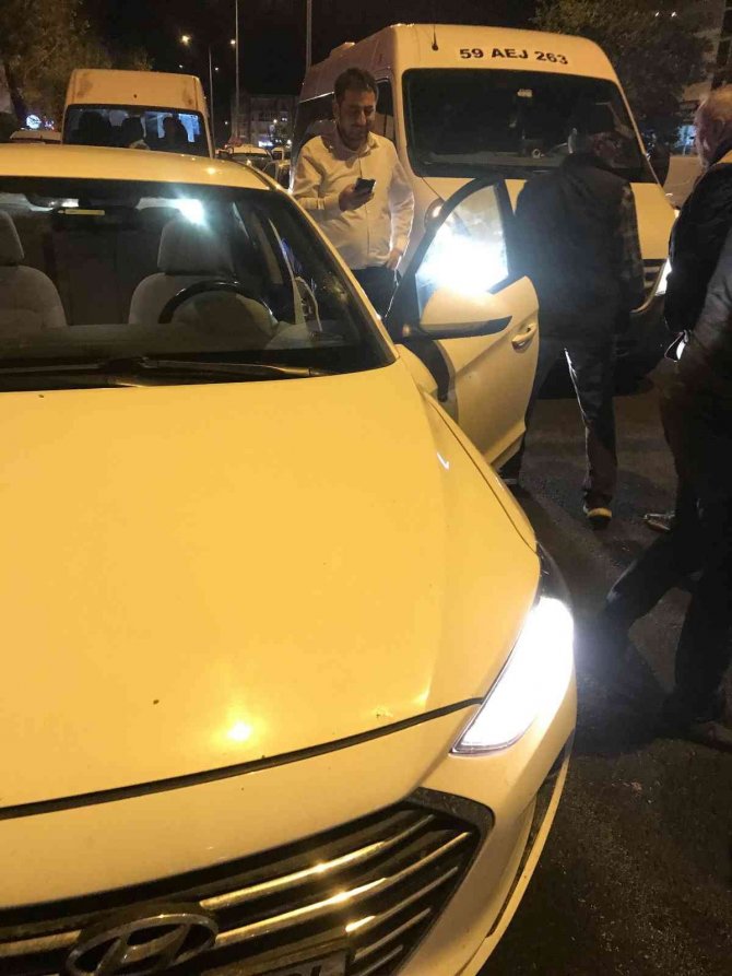 Trafik Işıklarında Yayaya Çarptı: 1 Yaralı