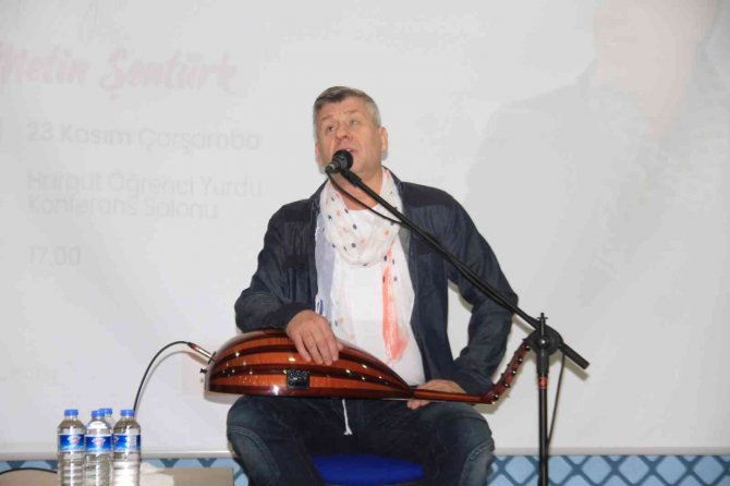 Sanatçı Metin Şentürk, Üniversite Öğrencilerini Hem Eğlendirdi Hem De Hayat Tecrübelerini Paylaştı