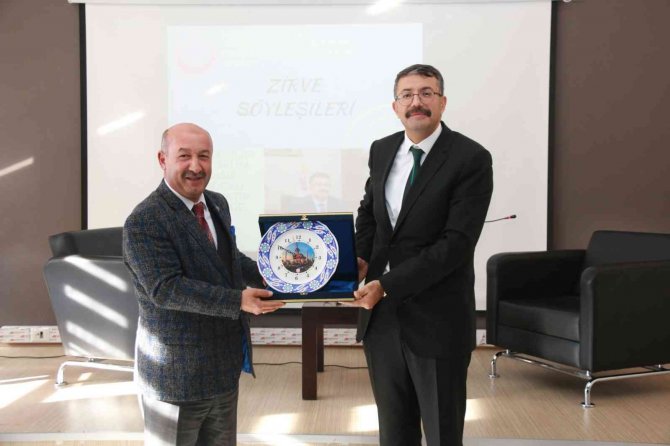 Vali Çelik, Öğrencilere Eğitim Hayatını, Mesleki Deneyimlerini Anlattı