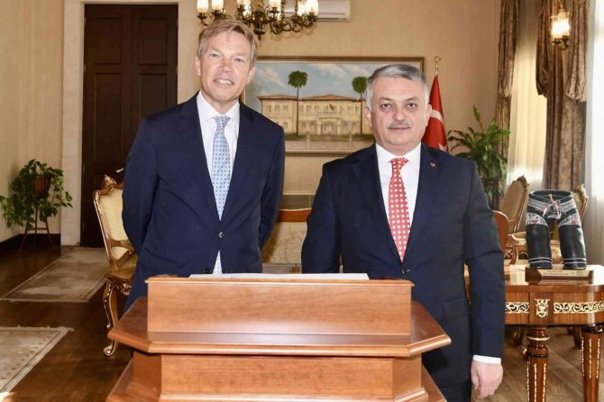 Antalya 500 Bine Yakın Hollandalı Turisti Ağırladı