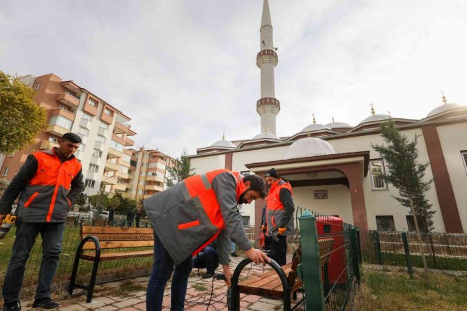 Van’daki Bin 400 Camiye 7 Bin Bank Dağıtıldı