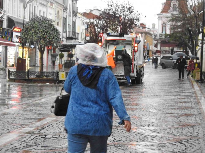 Edirne’de Sağanak Etkili Oldu, Vatandaşlar Zor Anlar Yaşadı