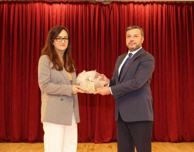 Başkan Kocaispir: “Her Başarılı İnsanın Arkasında Sevgiyle Dokunmuş, Emek Vermiş Bir Öğretmen Vardır”