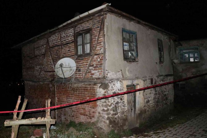5 Kişilik Ailenin Yaşadığı Evde Hasar Oluştu