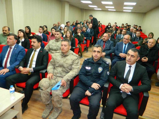 Öğretmenler Gününde 10 Öğretmen Yemin Etti