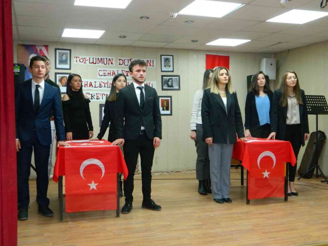 Öğretmenler Gününde 10 Öğretmen Yemin Etti