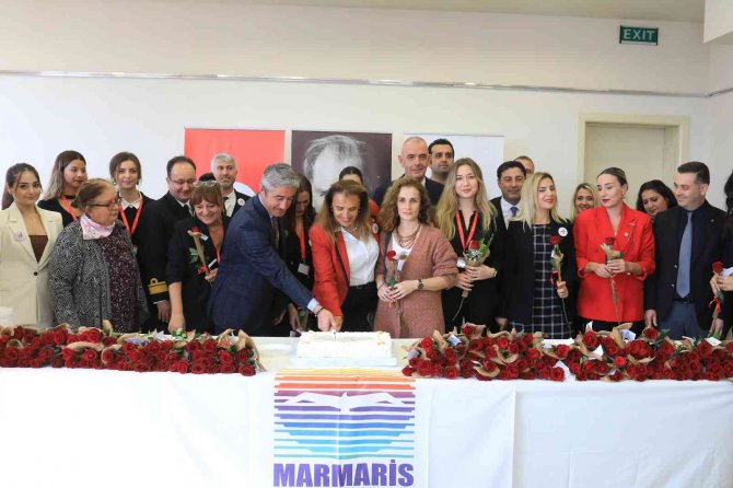 Marmaris’te Öğretmenler Günü Düzenlenen Törenle Kutlandı