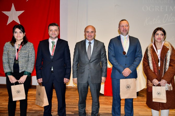 Altınova’da Öğretmenler Günü Kutlandı