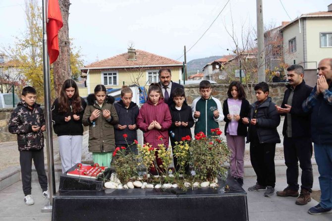 Şehit Aybüke Öğretmen Mezarı Başında Anıldı