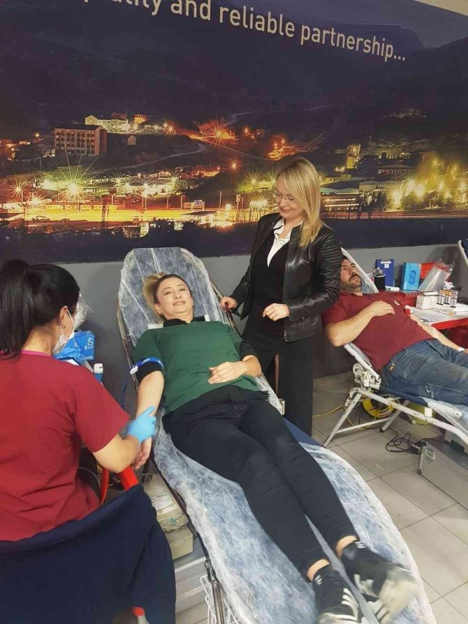 26 Kez Kan Bağışında Bulunan Vatandaşa Gümüş Madalya