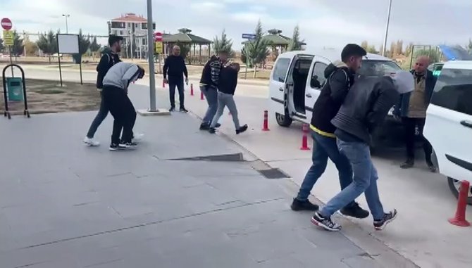 Aksaray’da Otomobil Hırsızları Yakalandı: 5 Tutuklama