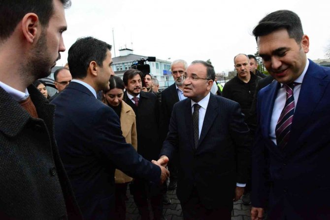 Adalet Bakanı Bekir Bozdağ Düzce Adliyesini Gezdi