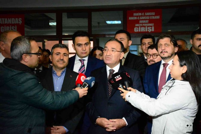 Adalet Bakanı Bekir Bozdağ Düzce Adliyesini Gezdi