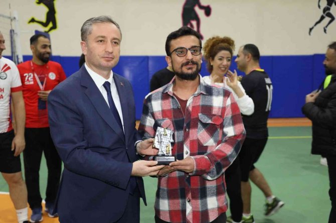 Ağrı’da Öğretmenler Arası Voleybol, Masa Tenisi Ve Satranç Turnuvaları Tamamlandı