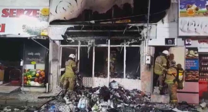 Aliağa’da Trafo Patladı, Sonrasında Market Deposunda Yangın Çıktı