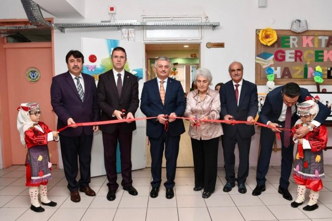 Antalya’da Öğretmenler Günü Coşkuyla Kutlandı