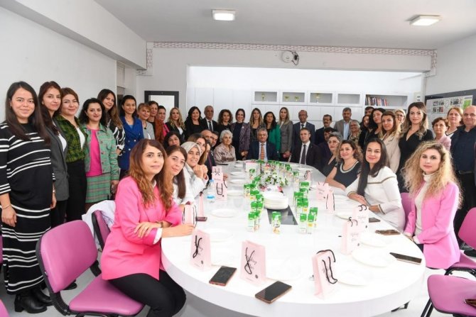 Antalya’da Öğretmenler Günü Coşkuyla Kutlandı