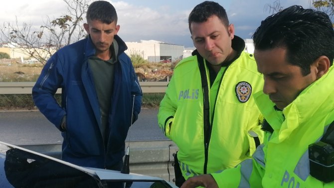 Otomobilinin Camındaki Filmle Yakalandı, Film Gibi Savunmayla Pes Dedirtti