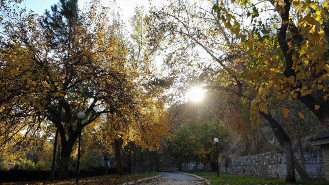 Sonbaharın Renklerine Bürünen Pınarbaşı, Görenleri Mest Ediyor