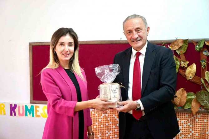 Başkan Atabay, Öğretmenleri Unutmadı