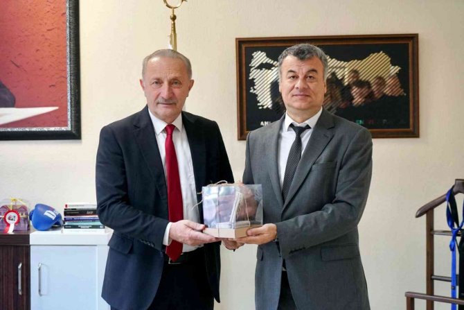 Başkan Atabay, Öğretmenleri Unutmadı